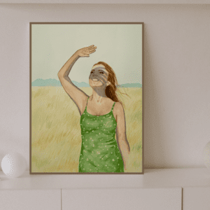 Portrait aquarelle d’une femme en nature, souriante dans un champ, portant une robe verte et levant la main pour apporter de l'ombre à ses yeux, sous un ciel estival.