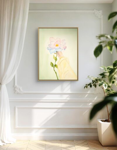 Aquarelle intitulée L’Éclat intérieur représentant une fleur en pleine floraison, aux couleurs lumineuses et douces, symbole d’épanouissement personnel et de renouveau.