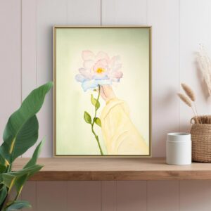 Aquarelle intitulée L’Éclat intérieur représentant une fleur en pleine floraison, aux couleurs lumineuses et douces, symbole d’épanouissement personnel et de renouveau.