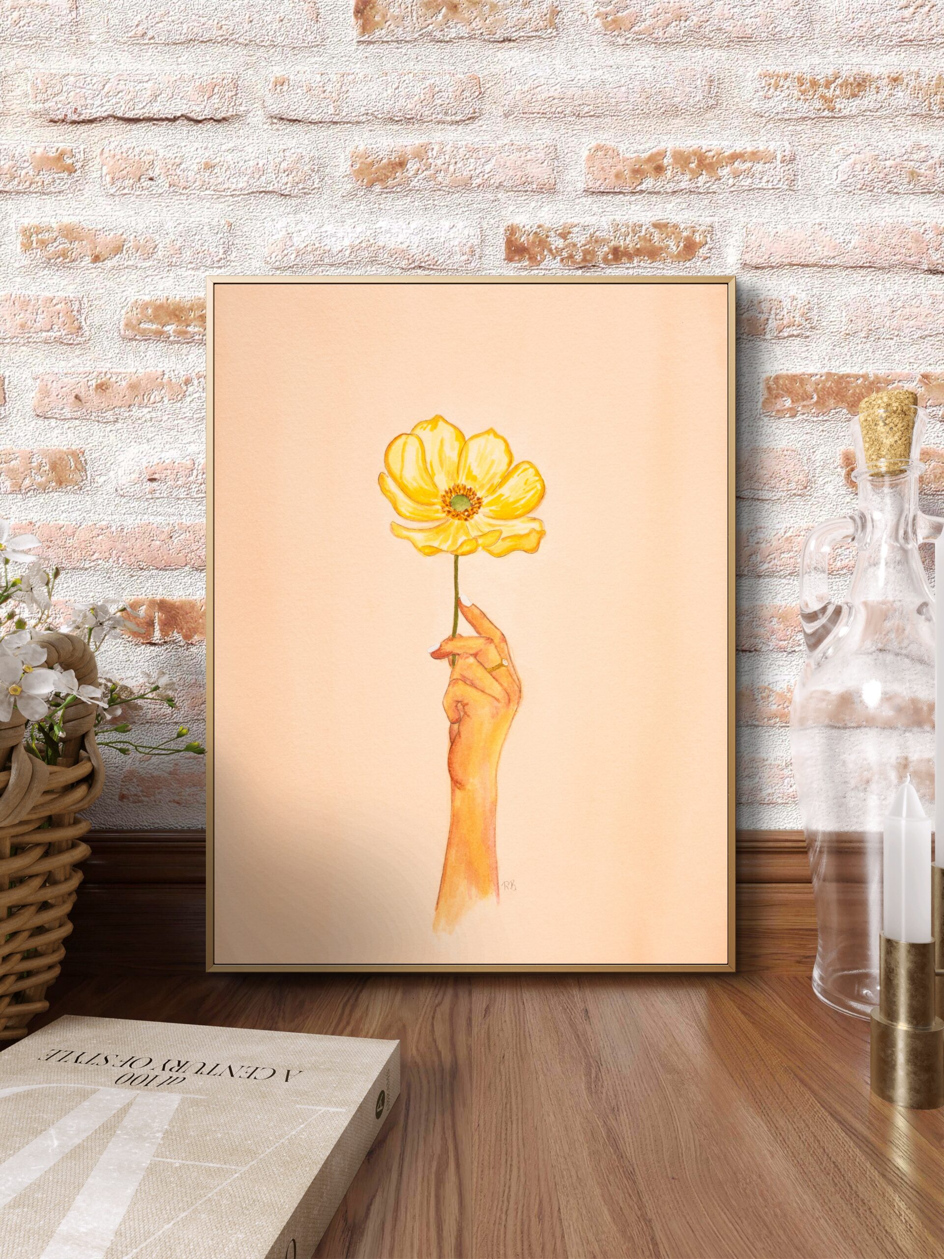 aquarelle bonheur Aquarelle d'une main de femme tenant une fleur d'anémone jaune sur fond rose. L'œuvre s'intitule Porteuse de bonheur. Elle est créée par l'artiste québécoise Roxanne Bédard. L'aquarelle évoque les moments de joie et de plénitude que nous portons en nous.